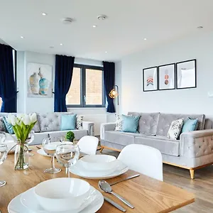 Elegant Luxury Apartament